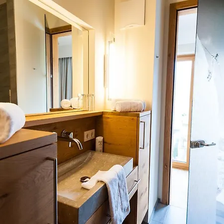 Living Max Hotel