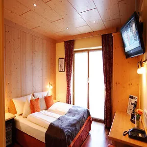 Living Max Hotel 4*