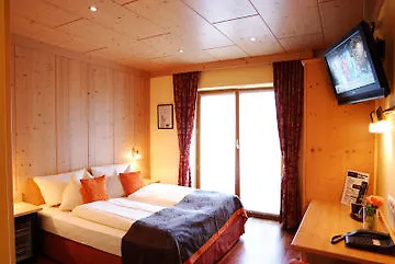 Living Max Hotel 4*